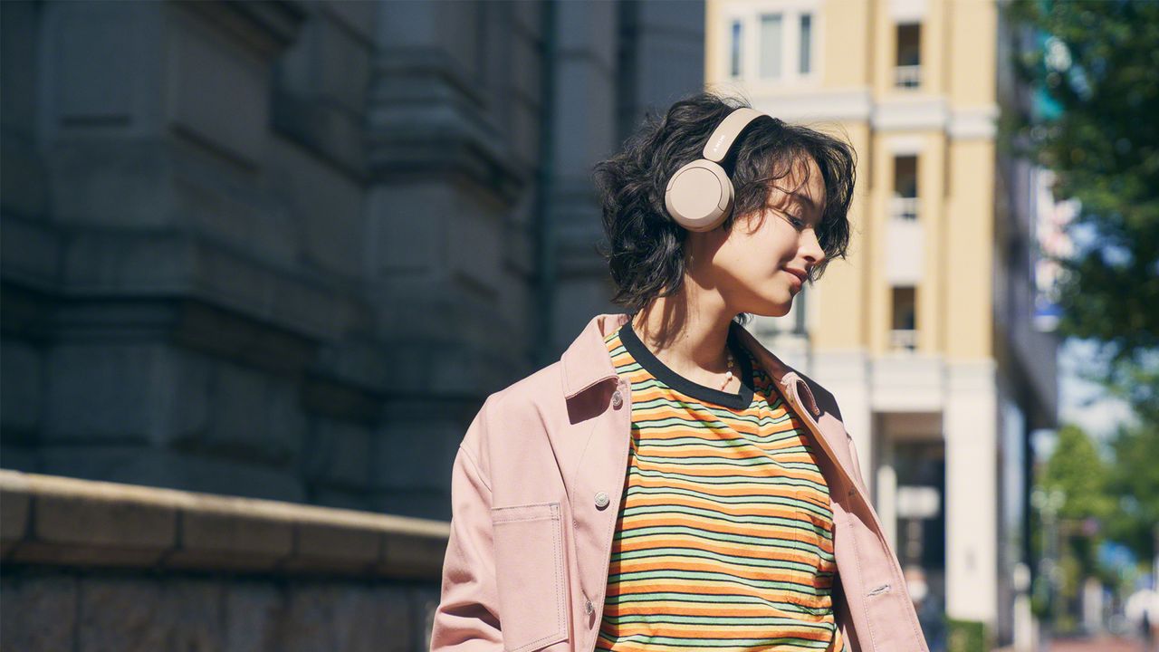 Over-ear headphones: Sony WH-CH520