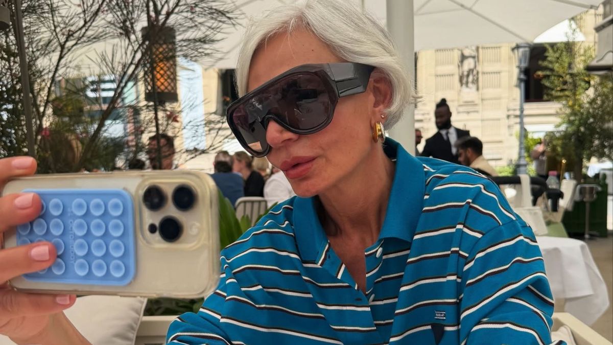 White Tees Are Fine, But in NYC, Cool Girls Know Jeans Look Better With This Spring Shirt Trend