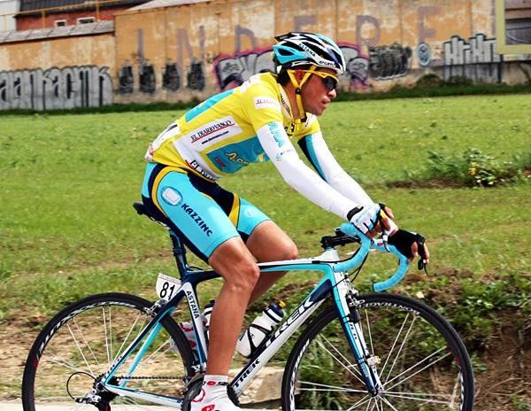 Alberto Contador (Astana) looks comfortable in the leader's jersey.