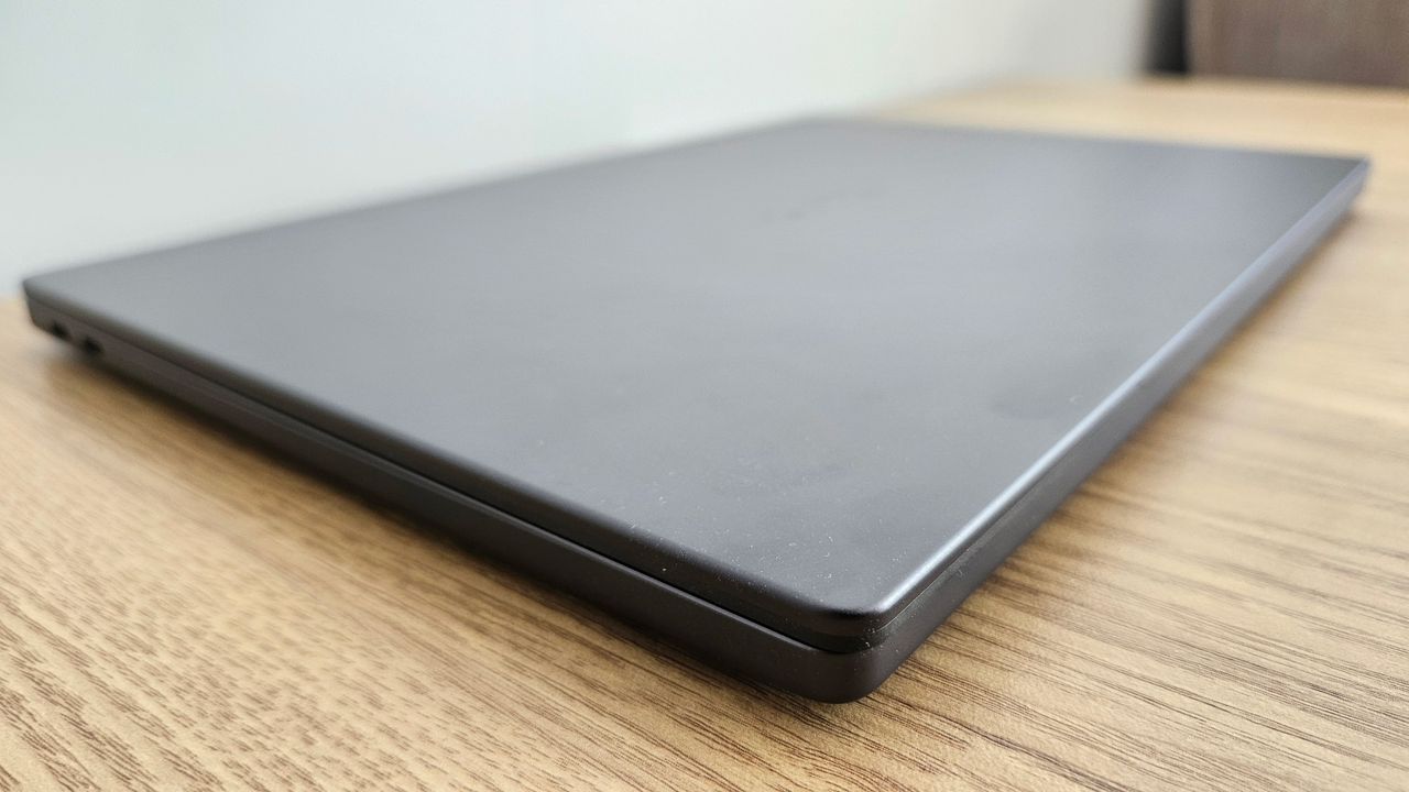 The XPS 14 (2026) on a desk