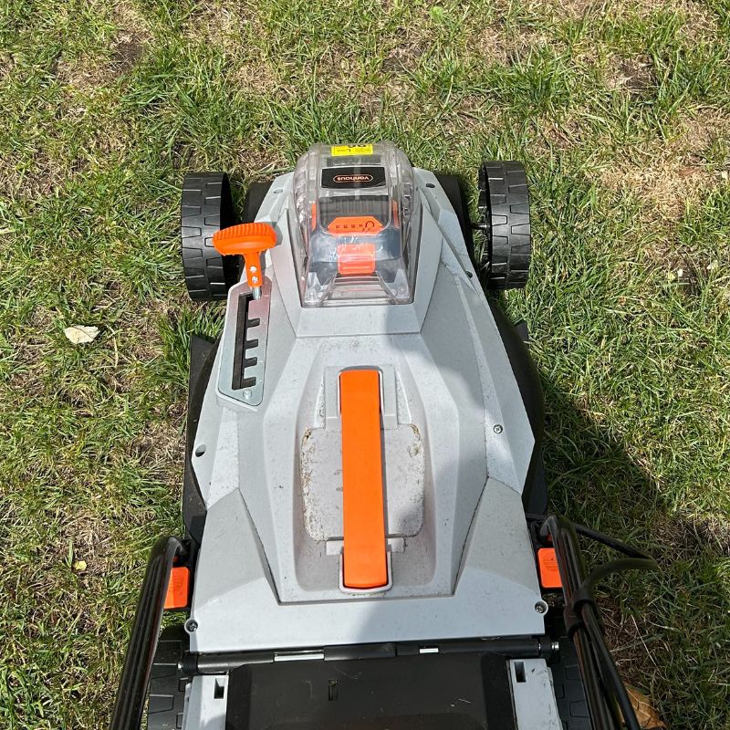 Vonhaus Cordless Lawn Mower 40V close up of main unit