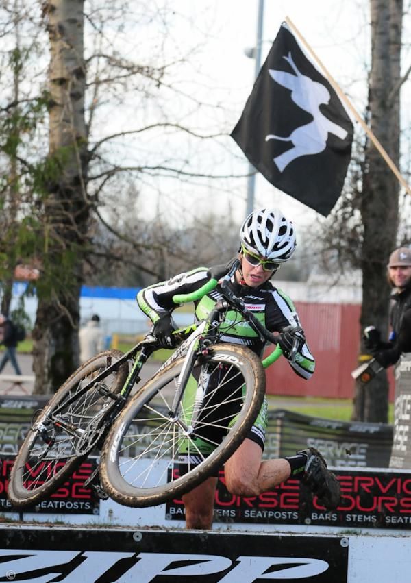 Kaitlin Antonneau (Cannondale-Cyclocrossworld.com) running the barriers