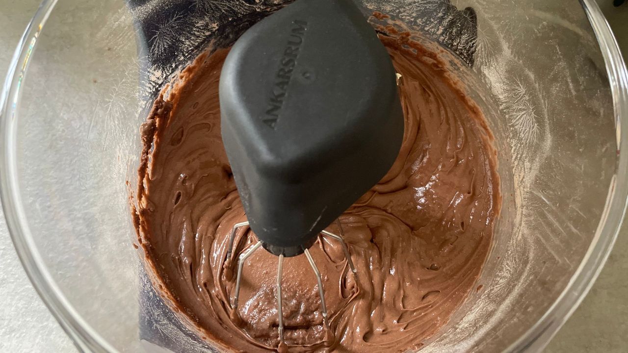 Ankarsrum Stand Mixer making cake mix
