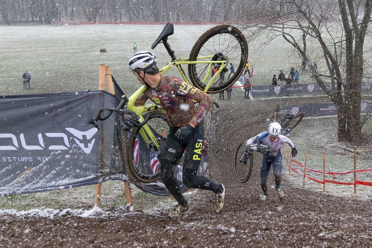 Curtis White (Steve Tilford Foundation Racing) attacked Eric Brunner (Blue Competition p/b Build) on the leeve opening up a 6 second gap by the time they made it off the leeve and to the barriers for the final time.