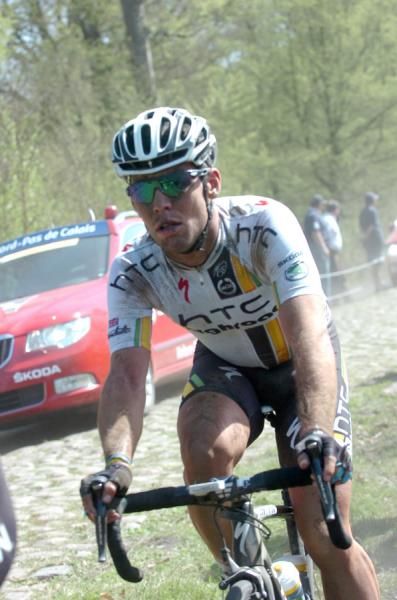Mark Cavendish (HTC-Highroad) looked like he was having tought day in the Arenberg forest. He didn't finish the race