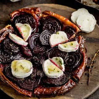 Beetroot tart with goat's cheese