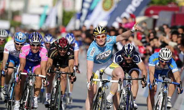 Andr&eacute; Greipel (Team HTC - Columbia) outsprints Angelo Furlan (Lampre - Farnese Vini) and Claudio Cucinotta (De Rosa - Stac Plastic) to win stage two.