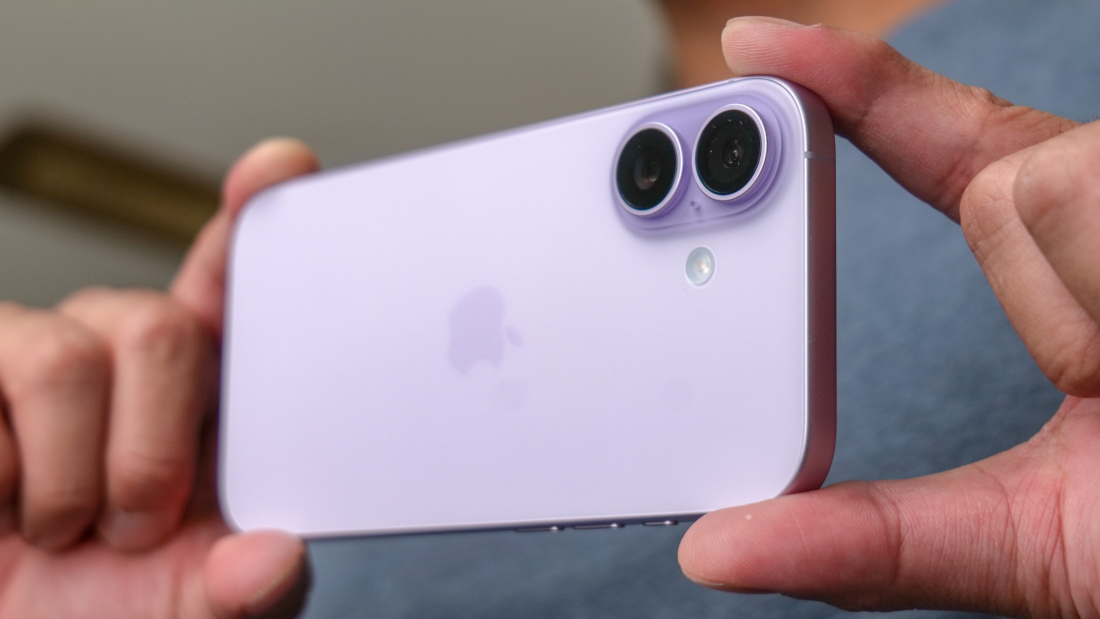Apple iPhone 17 review.