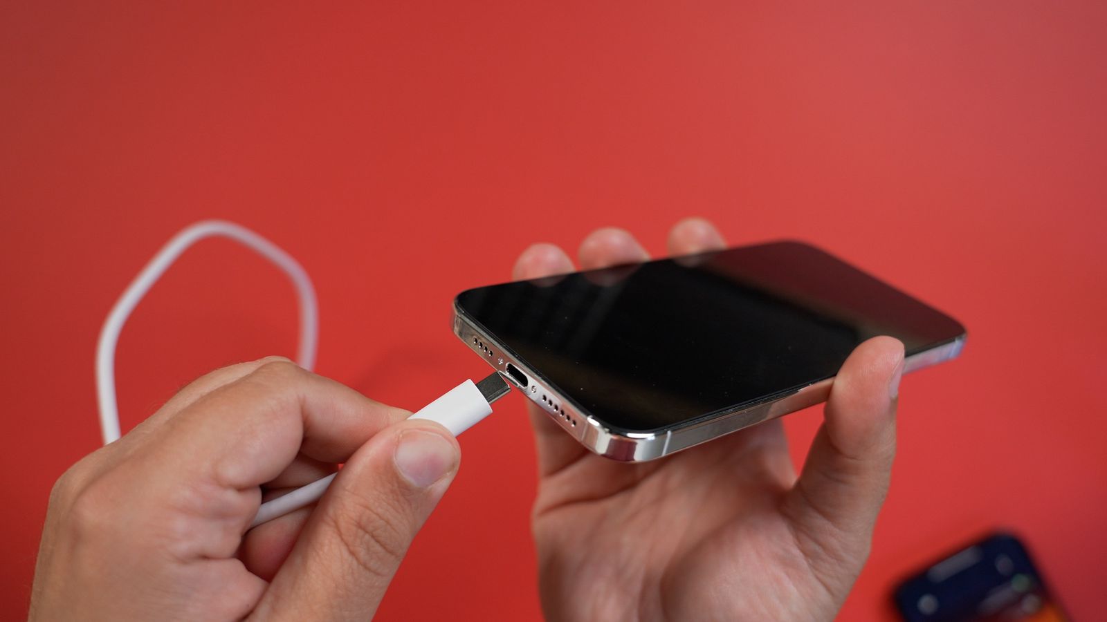 how to charge iphone 15 in cars