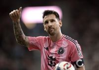 Lionel Messi putting his thumb in the air.