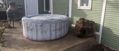 SaluSpa Fiji AirJet Inflatable hot tub