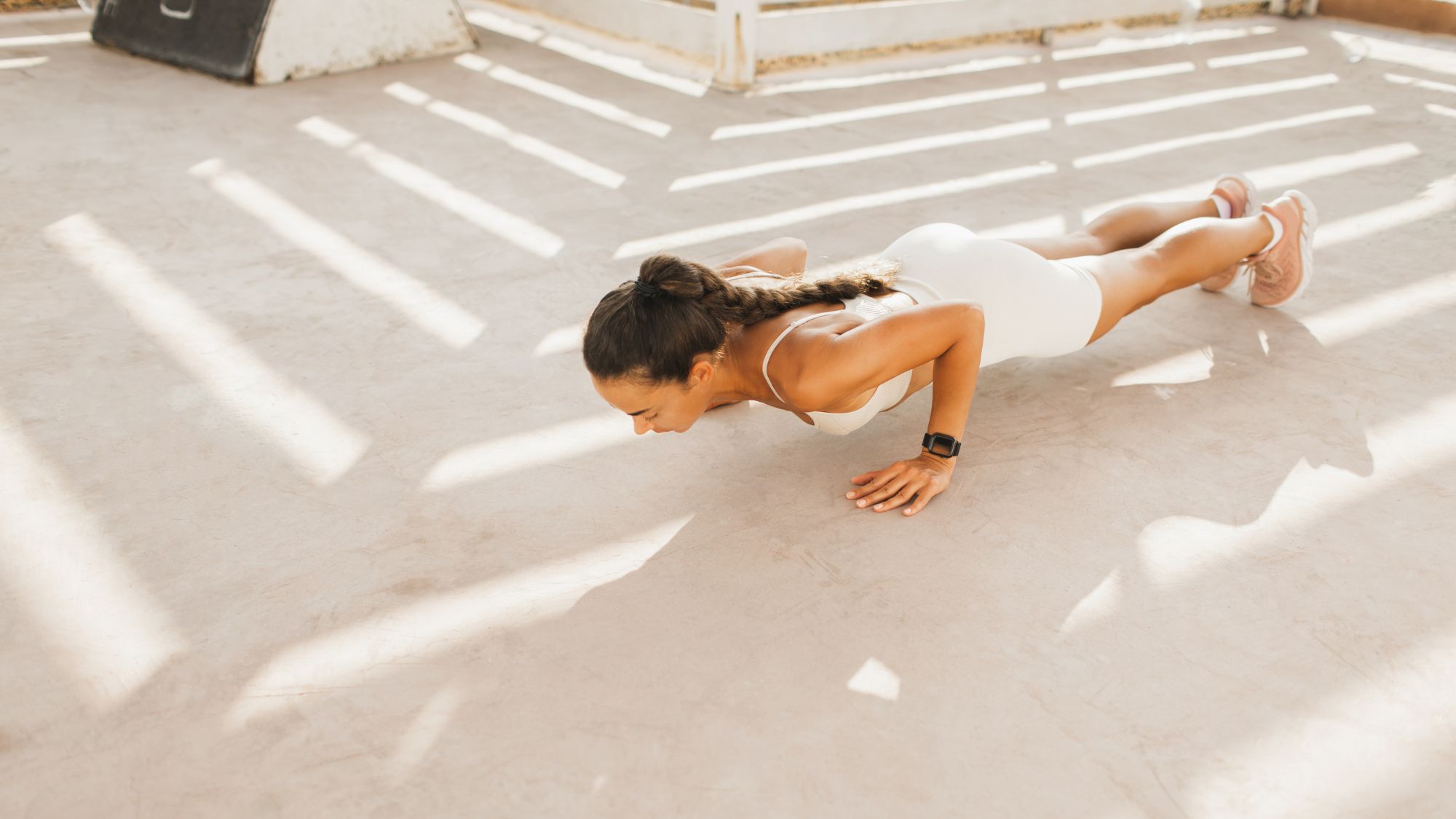 How long to hold a plank: A woman doing a plank
