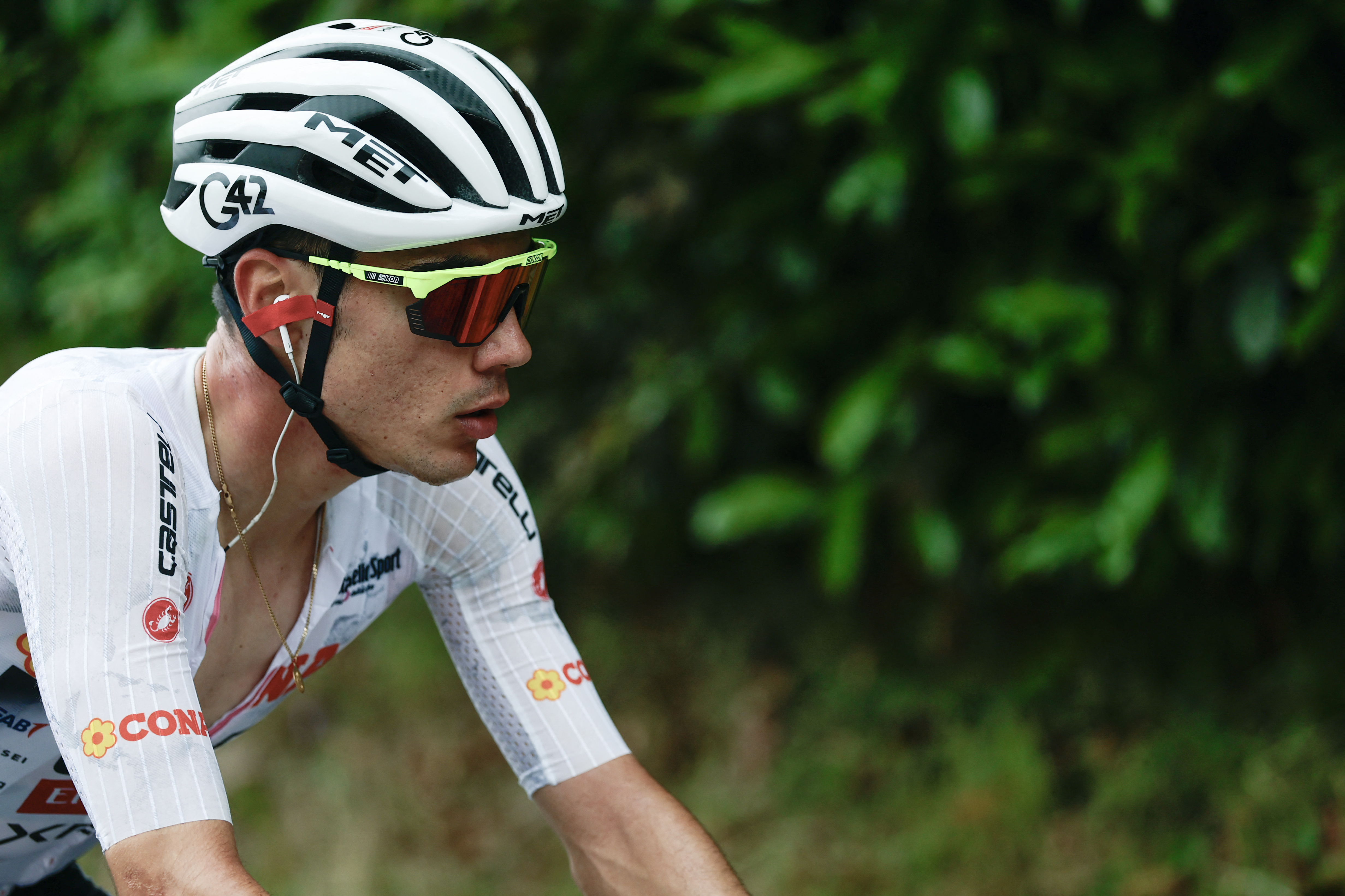 UAE Team Emirates XRG&#039;s Spanish rider Juan Ayuso rides in the ascent of Monte Grappa during the 15th stage of the 108th Giro d&#039;Italia cycling race of 219kms from Fiume Veneto to Asiago on May 25, 2025. (Photo by Luca Bettini / AFP)
