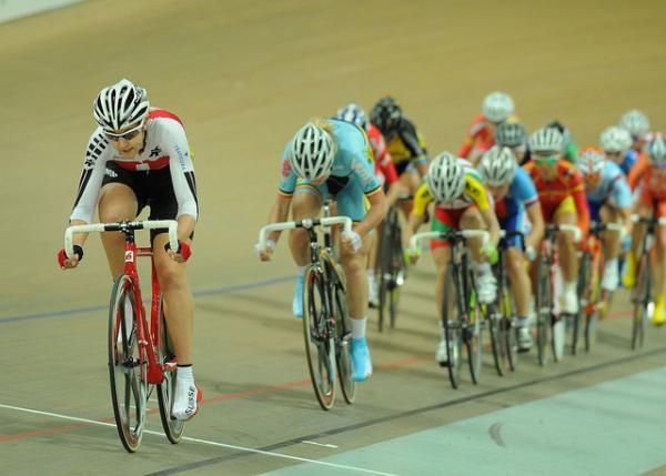 Action from the women's points race.