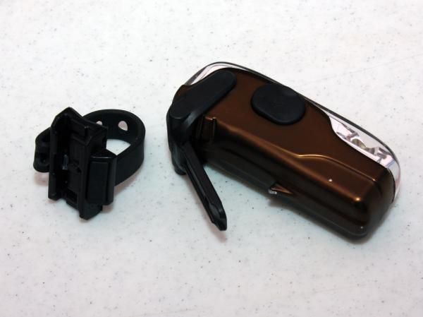 The clever mount is easily adjusted for angle and locks in place without tools so it can be secured to seatposts or seat stays without compromising the rearward visibility.