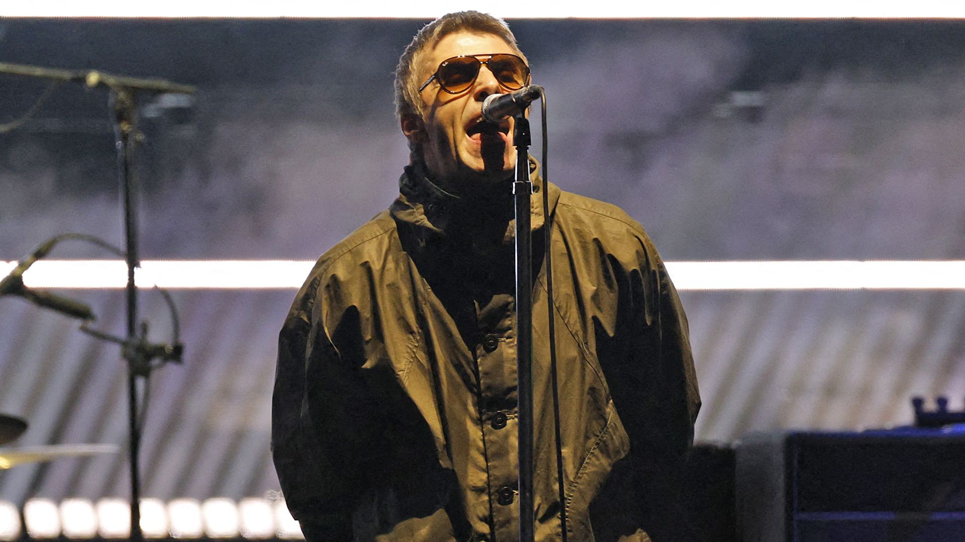 Liam Gallagher on fan who fired flares at Oasis show GuitarPlayer