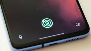 OnePlus 7T, sensore d'impronte sotto lo schermo