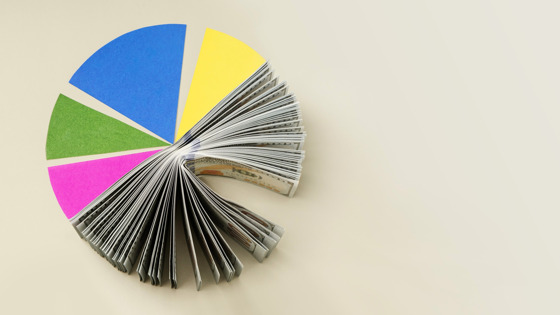 US dollar pie chart showing smart portfolio allocation between cash and assets for a diversified financial strategy.