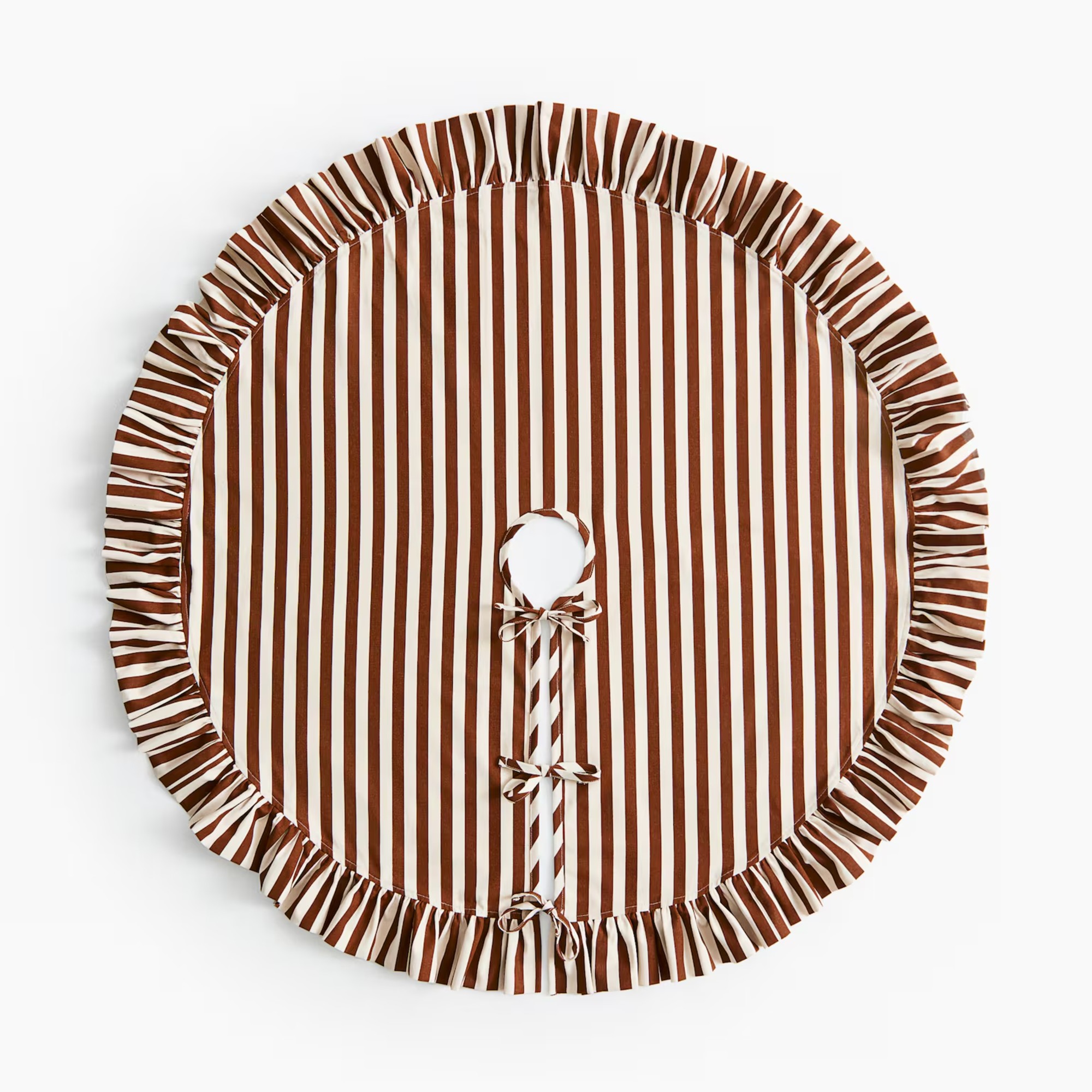 H&amp;amp;M Frilled Christmas tree skirt