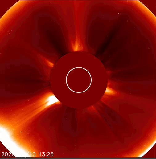 animação gif mostrando uma pluma de material sendo ejetada da parte superior esquerda do sol.