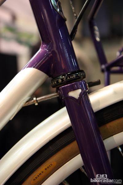 Yipsan added this simple and elegant steering lock into the front of its townie to facilitate cargo loading.