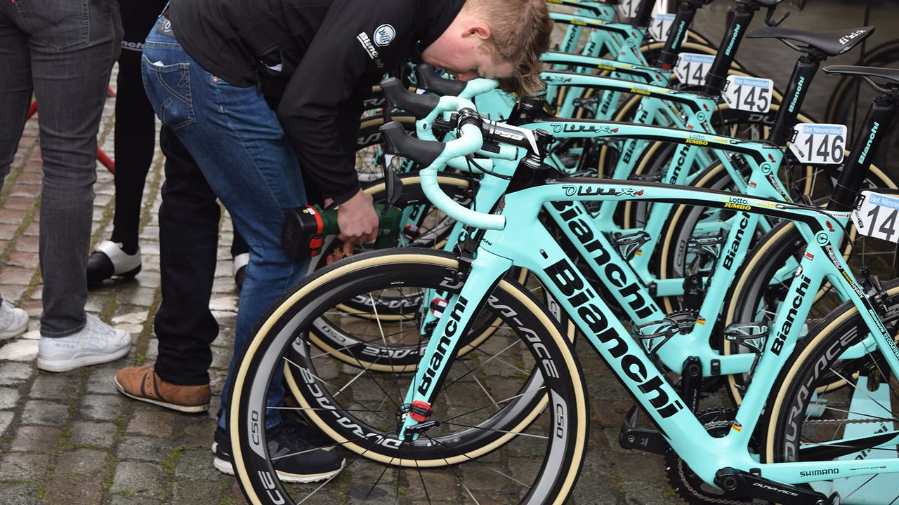 Several teams used electronic pumps to get the tyres to the correct pressure ahead of the race start