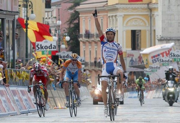 Michele Scarponi (Diquigiovanni - Androni) wins stage 18 in Benevento, the Italian's second win in the centenary Giro d'Italia.
