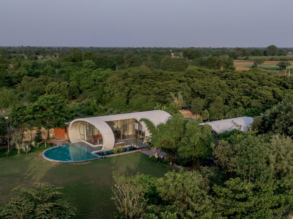 Curved house