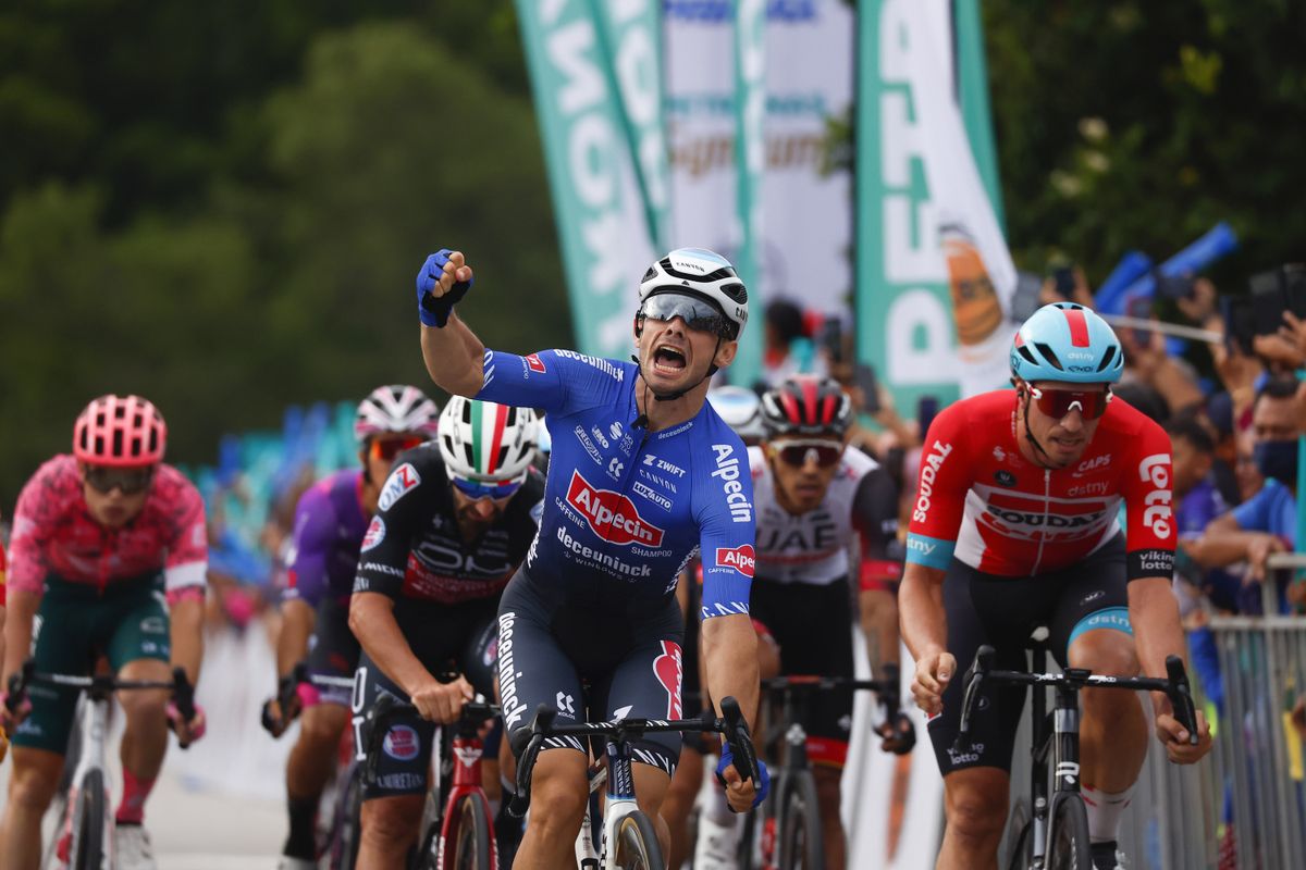 Mareczko wins stage 4 of the Tour de Langkawi after crash splits field