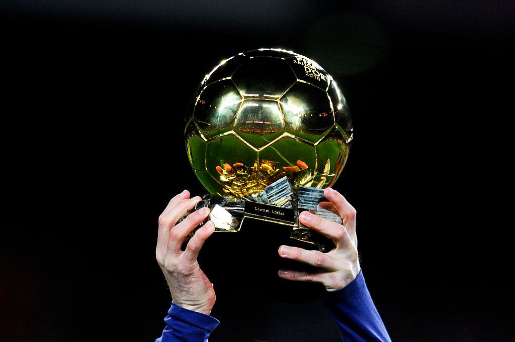 Ballon d&#039;Or: Lionel Messi of FC Barcelona holds up the FIFA Ballon d&#039;Or trophy prior to the La Liga match between FC Barcelona and Athletic Club de Bilbao at Camp Nou on January 17, 2016 in Barcelona, Spain.