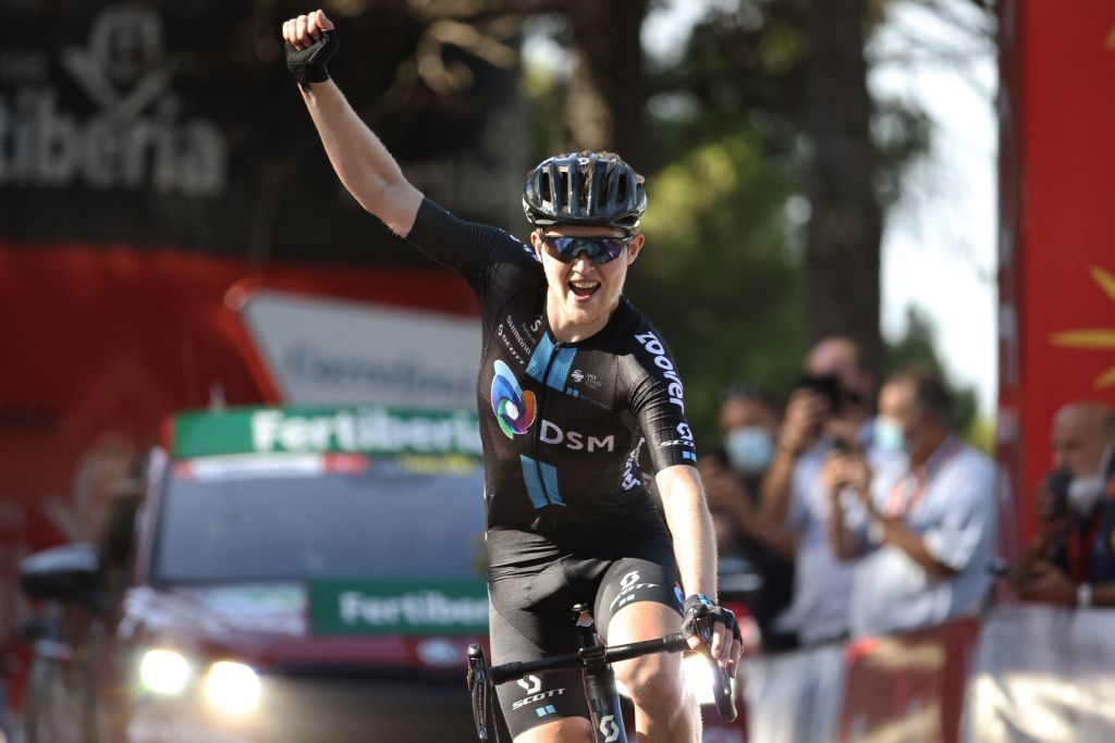 Team Sunwebs Australian rider Michael Storer celebrates as he wins the 7th stage of the 2021 La Vuelta cycling tour of Spain a 152 km race from Gandia to Balcon de Alicante in Tibi on August 20 2021 Photo by JOSE JORDAN AFP Photo by JOSE JORDANAFP via Getty Images