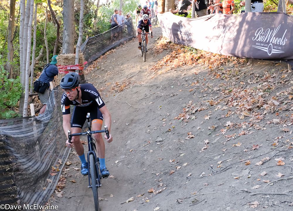 Danny Summerhill (Maxxis Shimano) on a tricky off-camber descent, with Powers chasing.