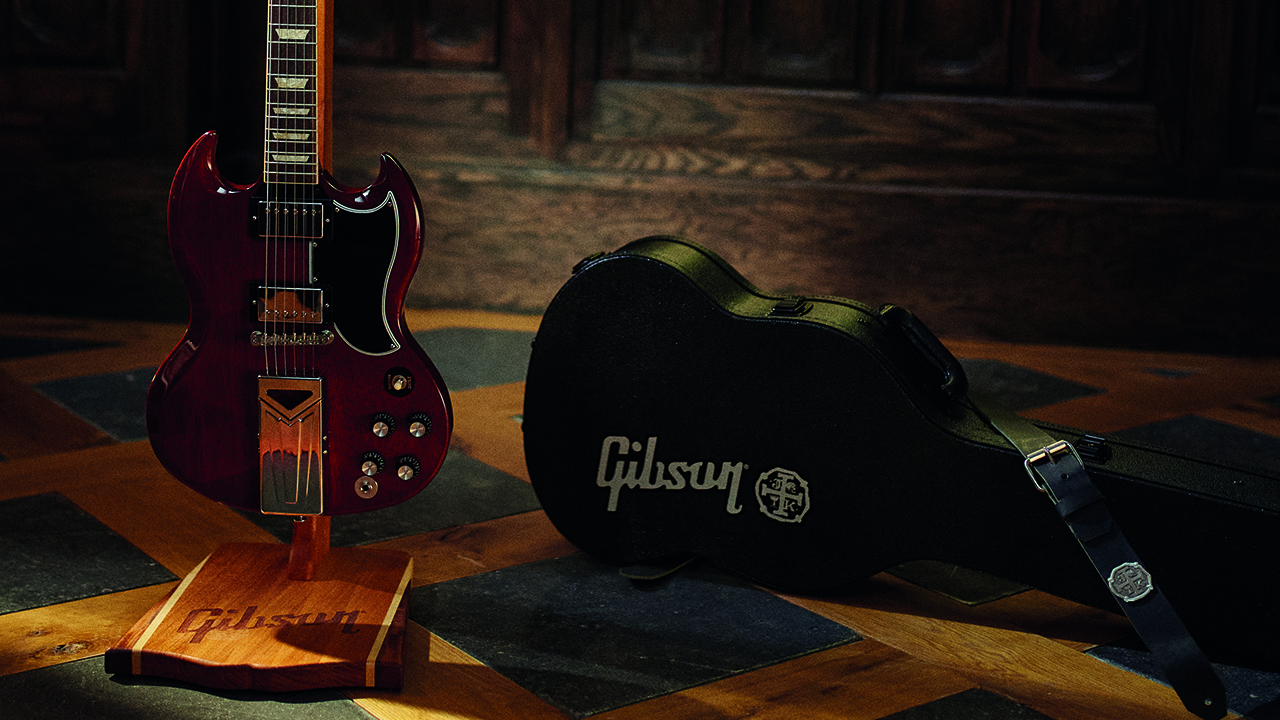 Jake Kiszka with his new signature Gibson SG