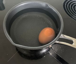 Boiling an egg in the M&S 5-piece Stainless Steel Pan Set