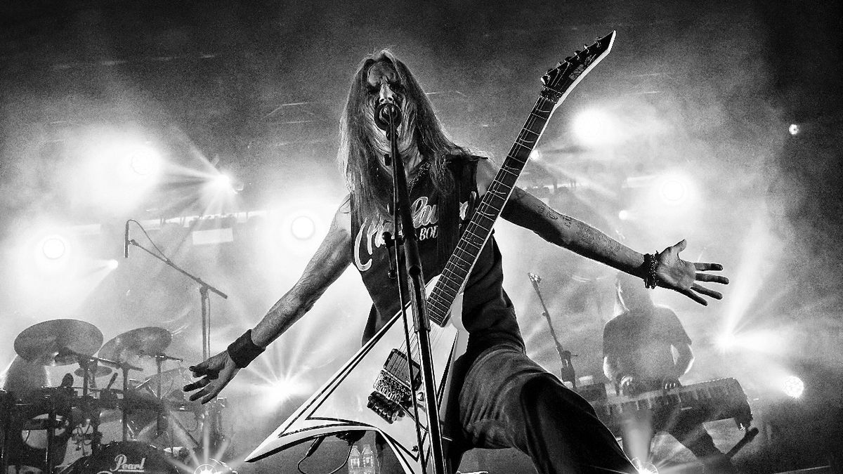 Alexi Laiho on stage in 2017