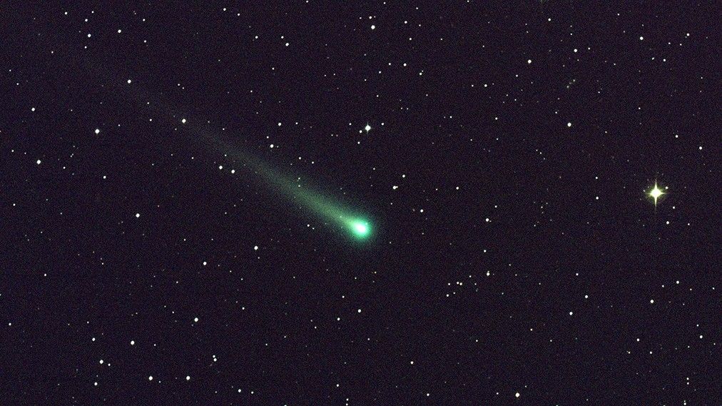 Some comets appear to glow green when ultraviolet sunlight vaporizes carbon molecules in the comet&#039;s head 