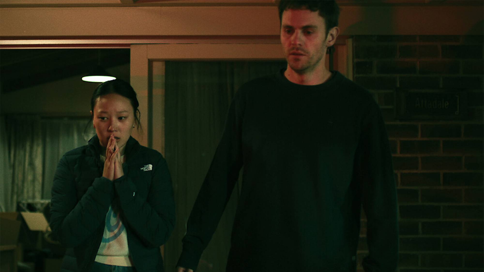 (L-R) Yerin Ha as Mia Chang and Charlie Vickers as Kieran Elliott in "The Survivors" on Netflix