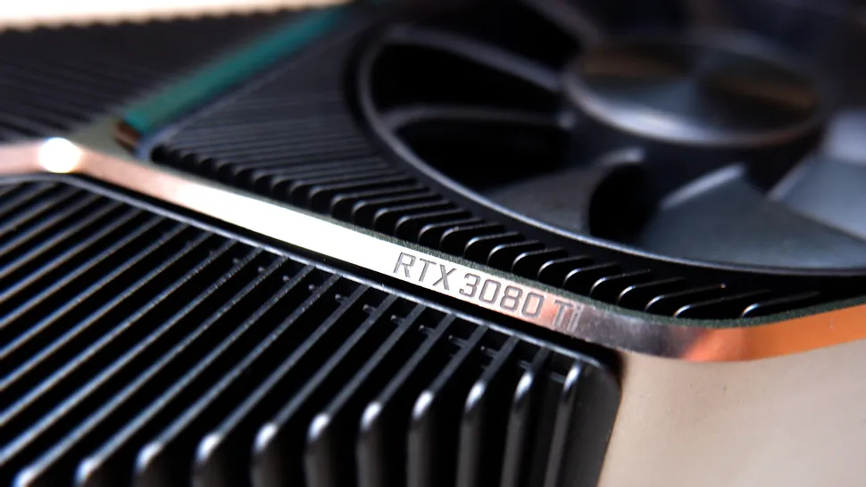 Видеокарты Nvidia GeForce RTX 3080 Ti Founders Edition под разными углами на столе