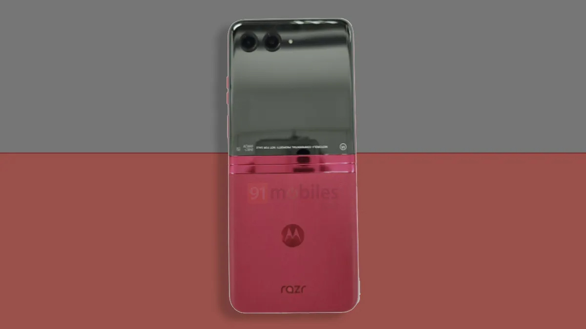 A leaked image of the two-tone Motorola Razr 2023 phone