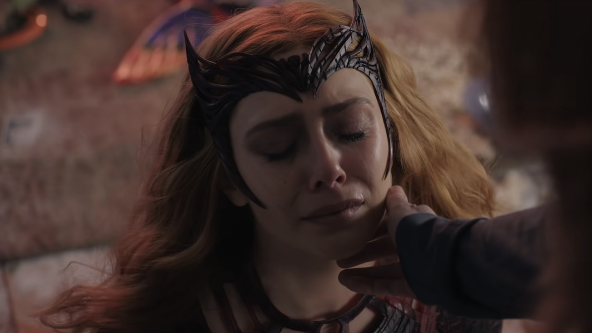 Elizabeth Olsen&#039;s Scarlet Witch crying in Doctor Strange in the Multiverse of Madness