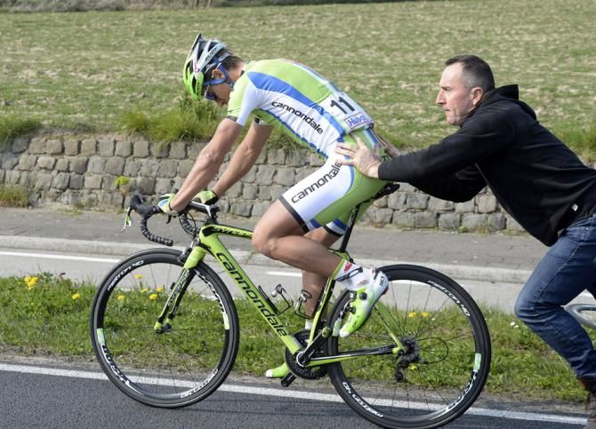 Peter Sagan (Cannondale) has a quick bike change