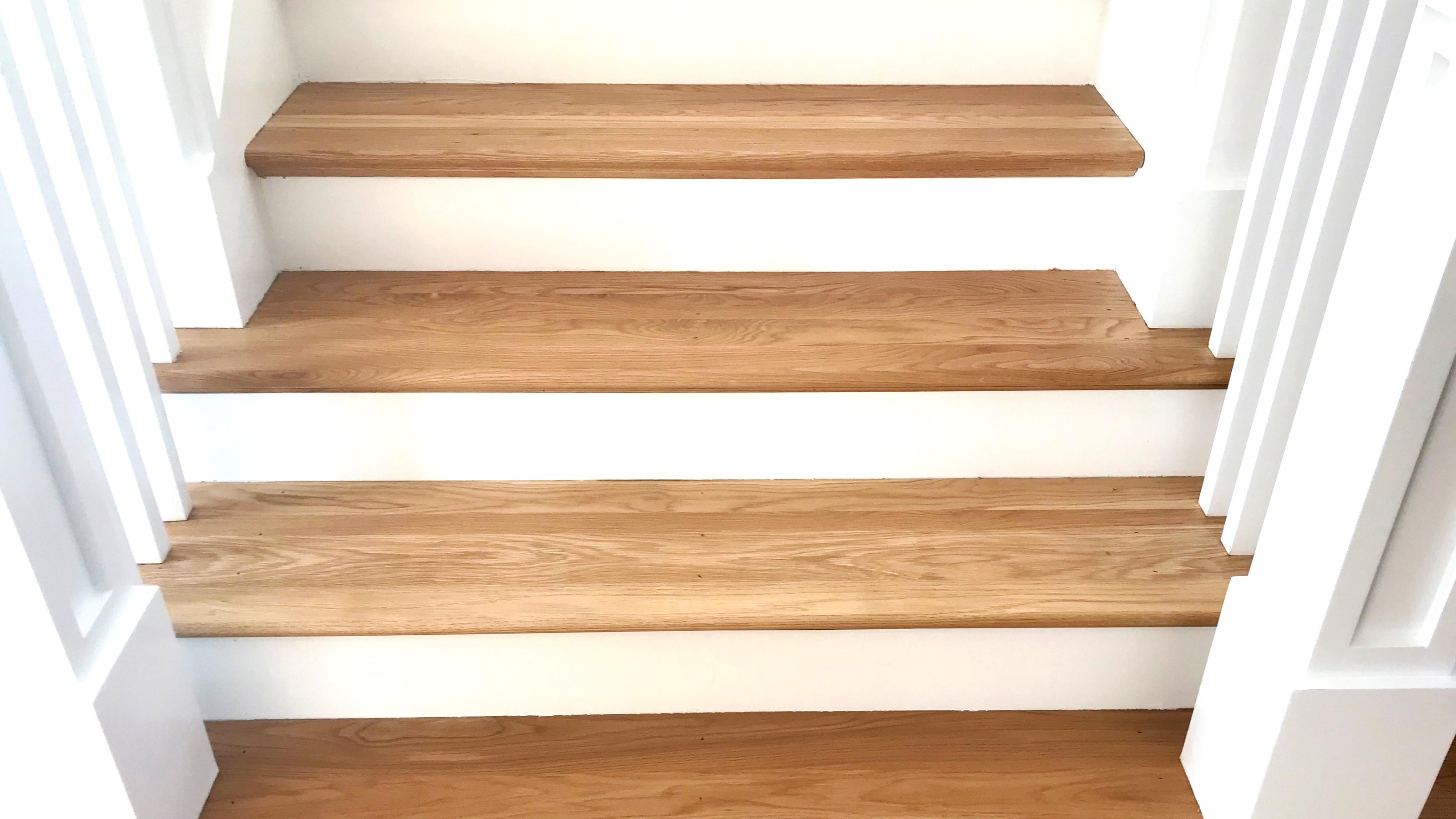 So reparieren Sie quietschende Treppen: 3 Möglichkeiten, das Knarren Ihrer Treppenstufen zu stoppen