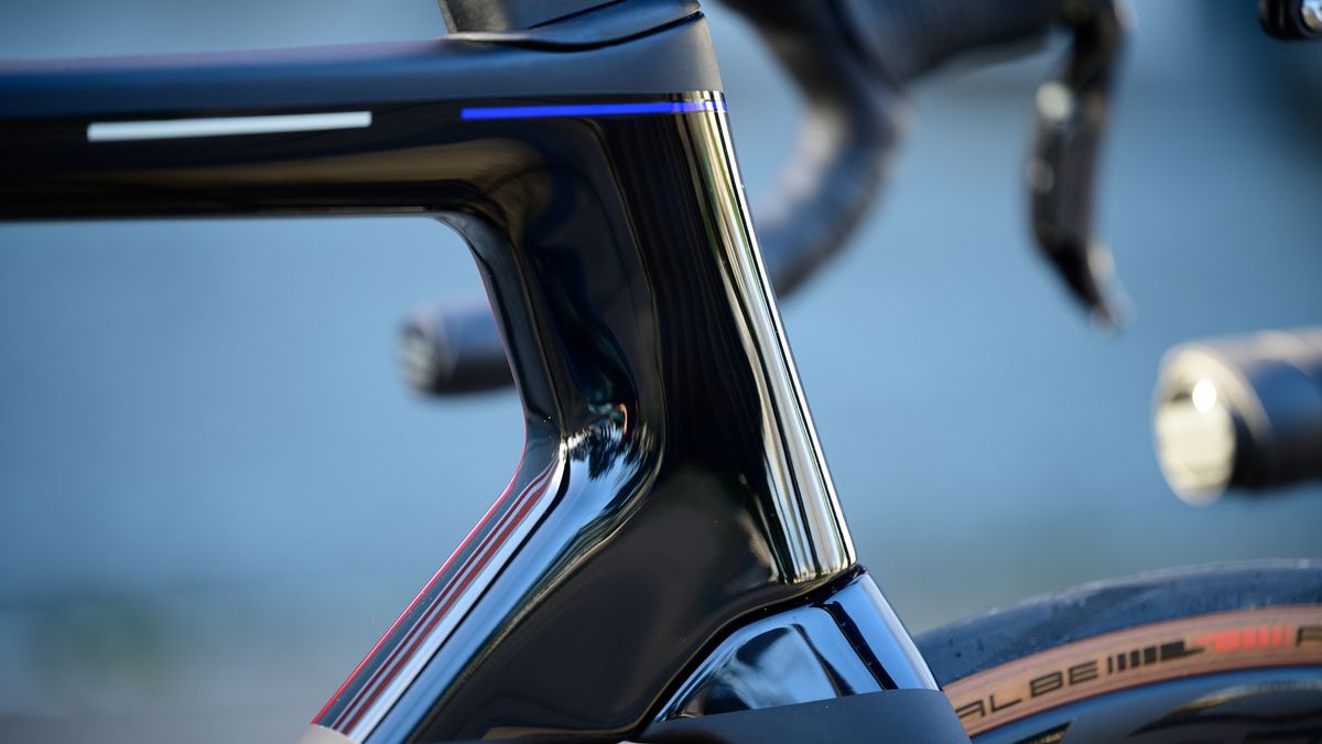 Look 795 Blade RS head tube side view