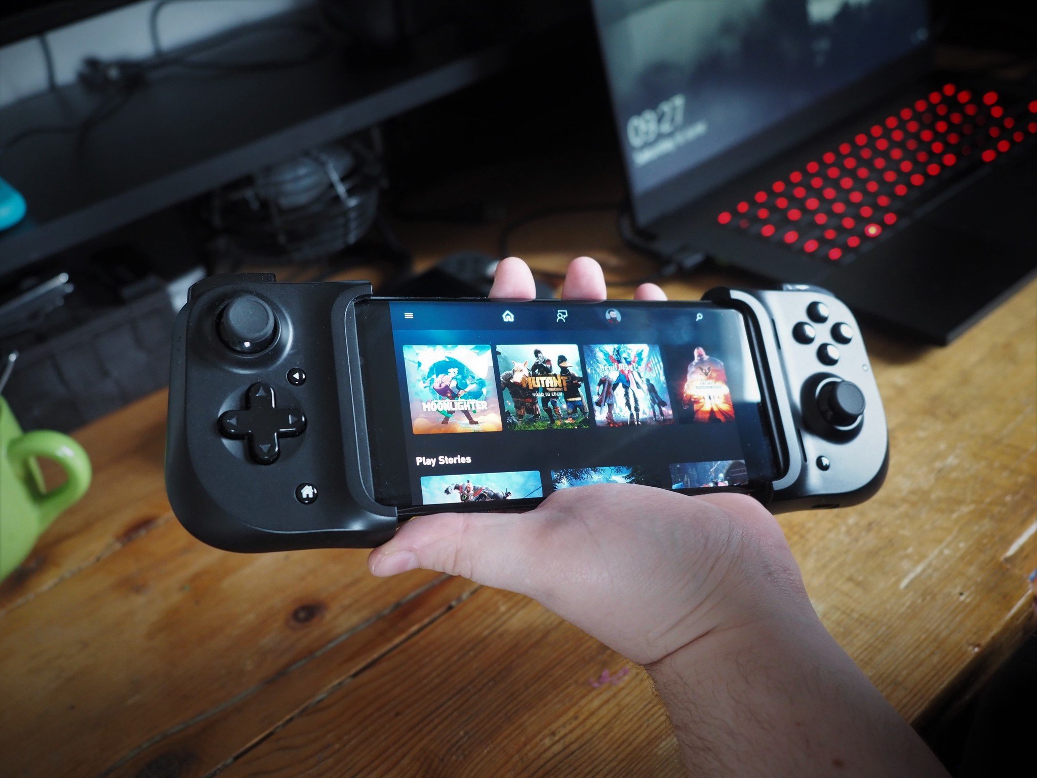 The Razer Kishi controller is the best way to experience Project xCloud