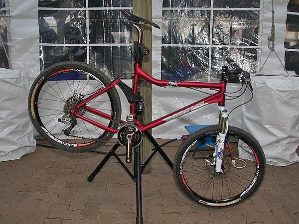 Kona showed off this BB30-equipped full-suspension machine.