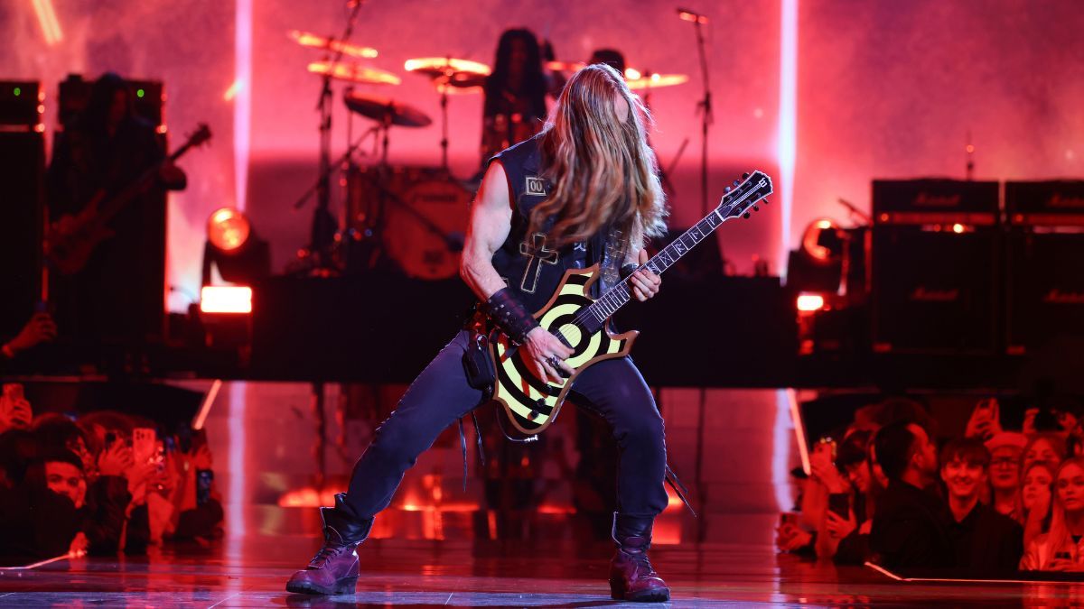Ozzy Osbourne BRIT Awards tribute | Guitar World Ozzy Osbourne BRIT Awards tribute | Guitar World
