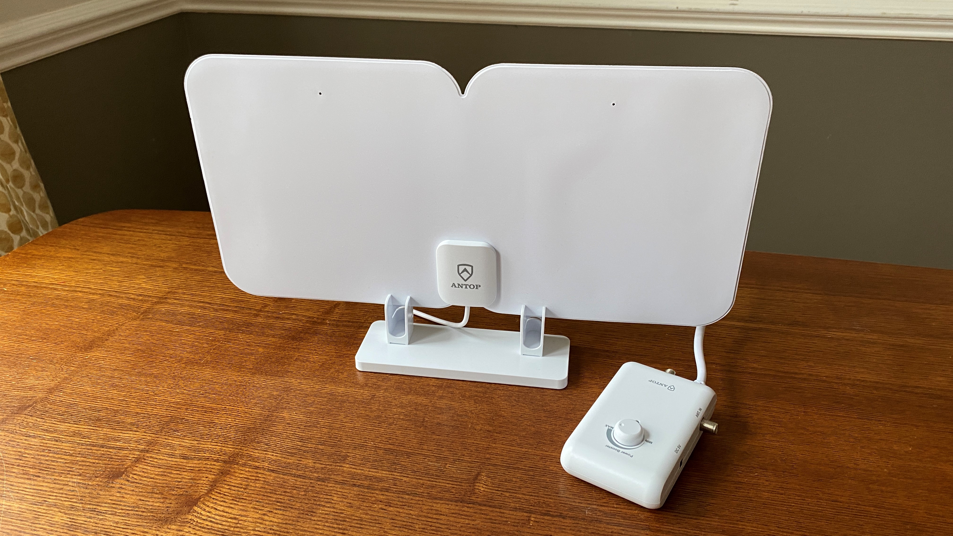 Antop HD Smart Antenna SBS-301 placed on a wooden table