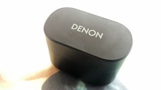 the denon ah-c830nwc charging case