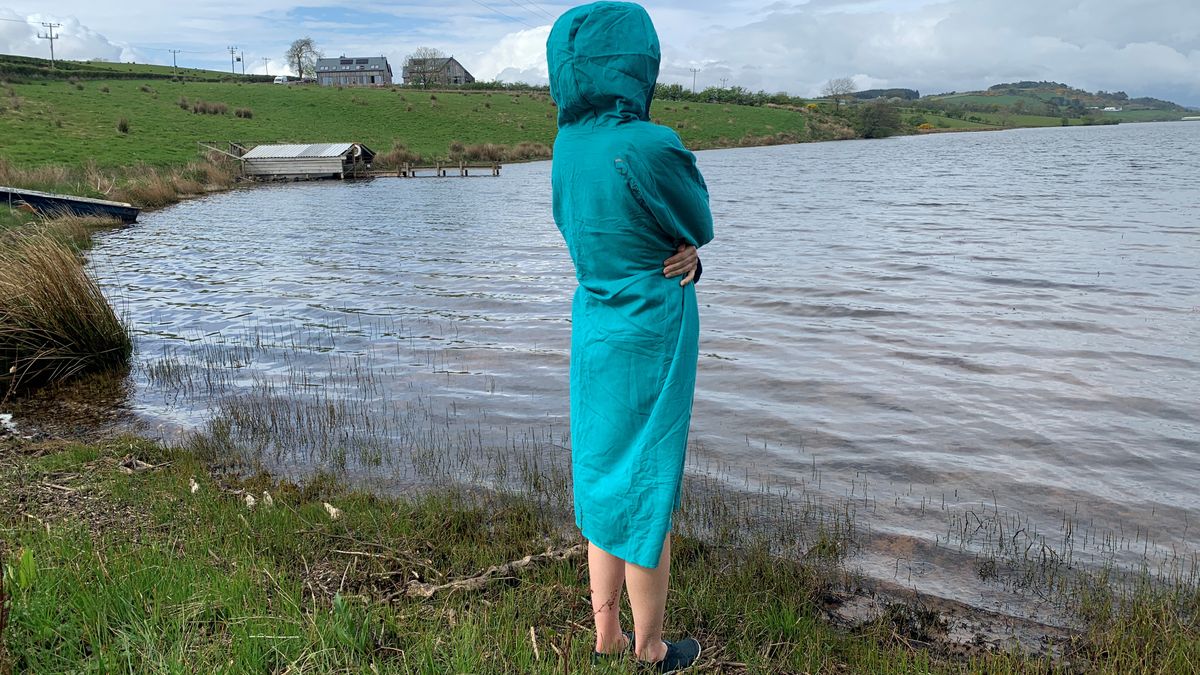 Lifeventure Lightweight Changing Robe review a roomy companion for
