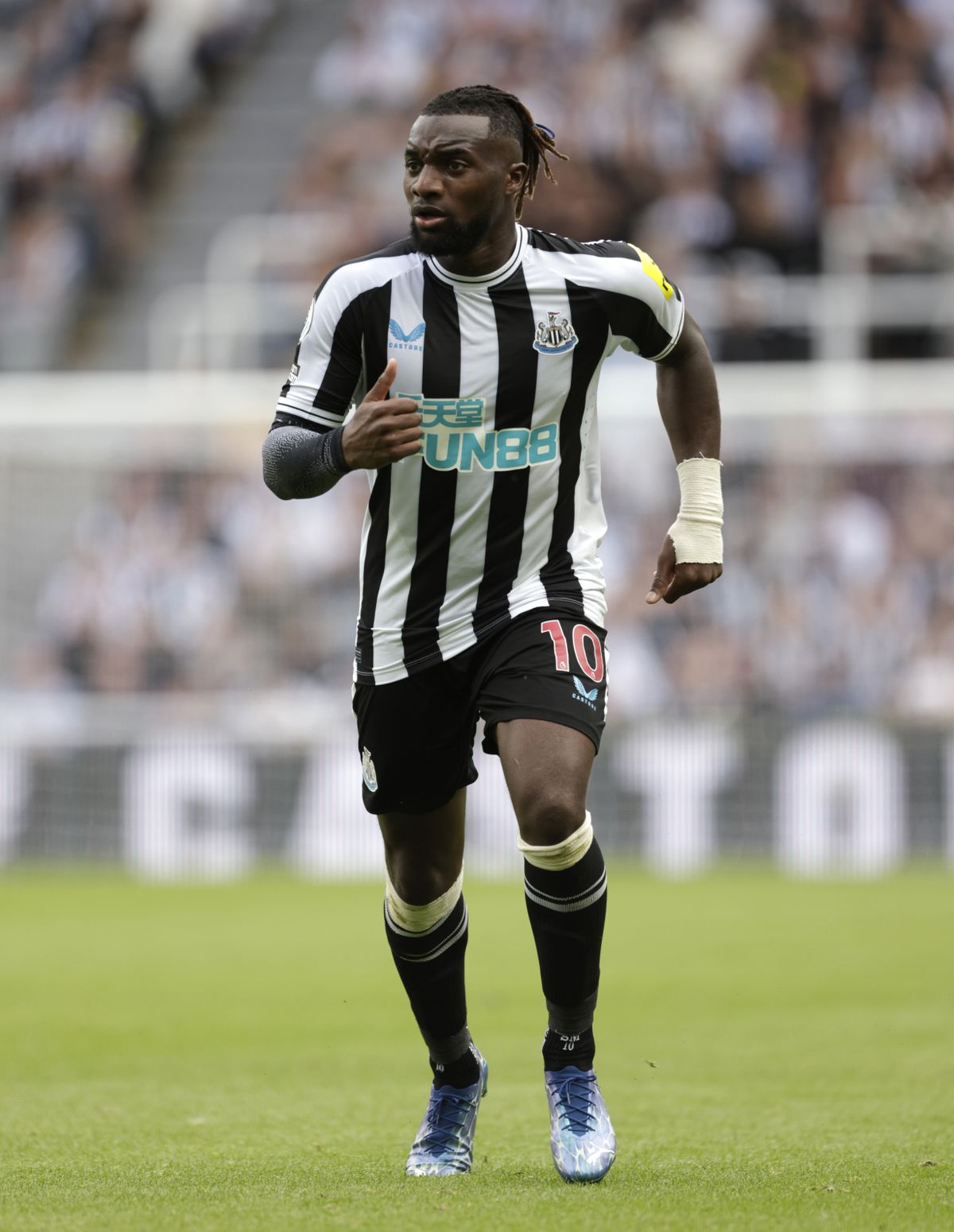 Saint-Maximin stunner salvages draw for Newcastle at Wolves